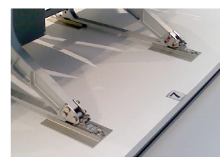 航空機座席の固定にも使用されています。